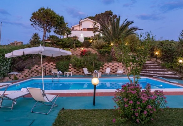 Grazioso villino con piscina - Ripari di Giobbe 6+2