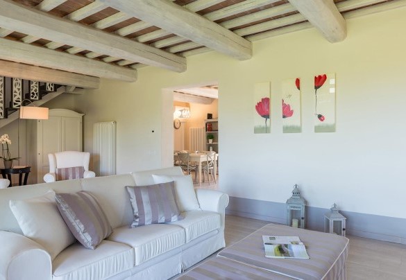Elegante salotto comunicante con la sala da pranzo – Rosa dei Venti 8 