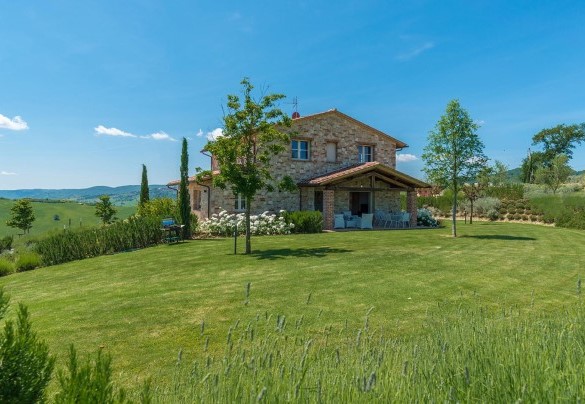 Veduta del casale con portico e del parco – Rosa dei venti 8
