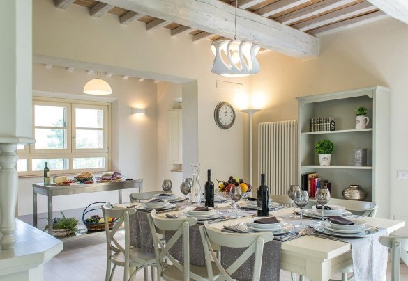 Sala da pranzo ben equipaggiata e con gusto, comunicante con la cucina - Rosa dei Venti 8