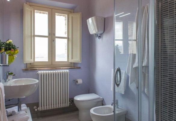 Bagno n.3 con doccia al primo piano, vicino alla camera matrimoniale n.3 - Rosa dei Venti 8