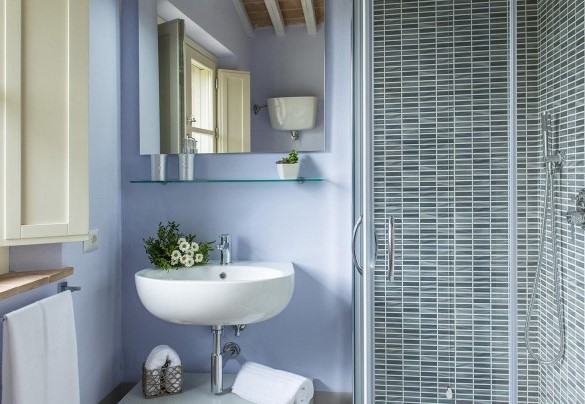 Bagno n.1 con doccia al piano terra e vicino alla camera matrimoniale n.1 - Rosa dei Venti 8