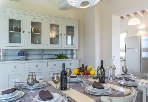 Sala da pranzo ben equipaggiata e con gusto, comunicante con la cucina - Rosa dei Venti 8