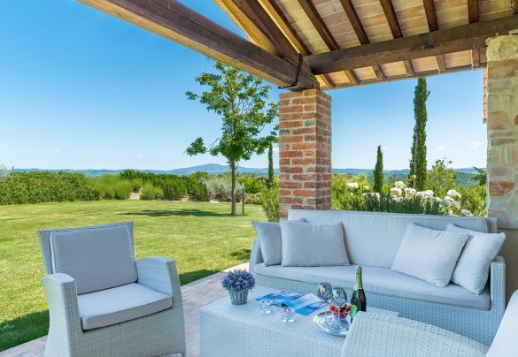 Zona relax esterno sotto al porticato - Rosa dei venti 8