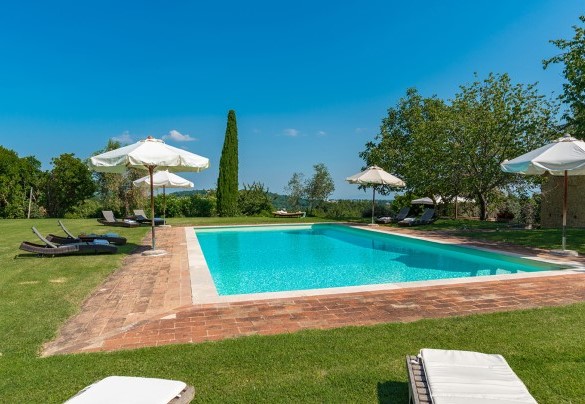 The pool is rectangular in shape with dimensions 14 x 7 m - San Francesco
