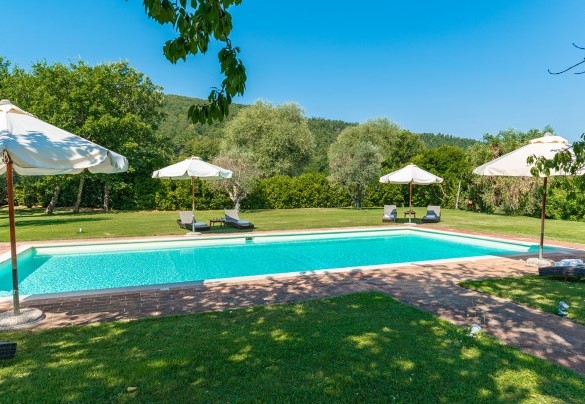 The pool is located just a few meters away in a splendid panoramic position overlooking the Tuscan hills - San Francesco