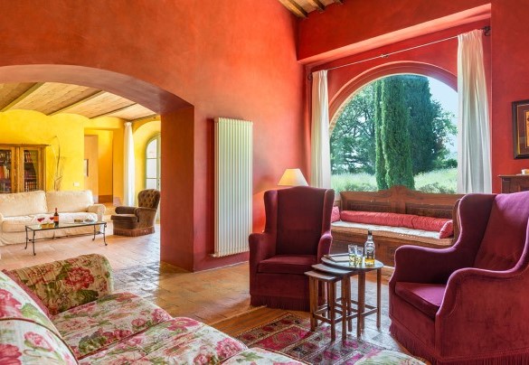 The stunning living room with a piano and fireplace - San Francesco