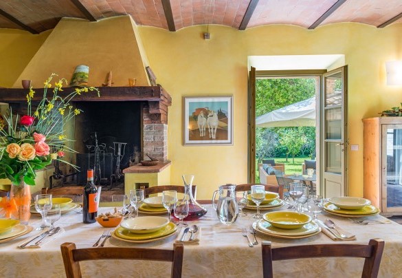 The spacious dining room - San Francesco