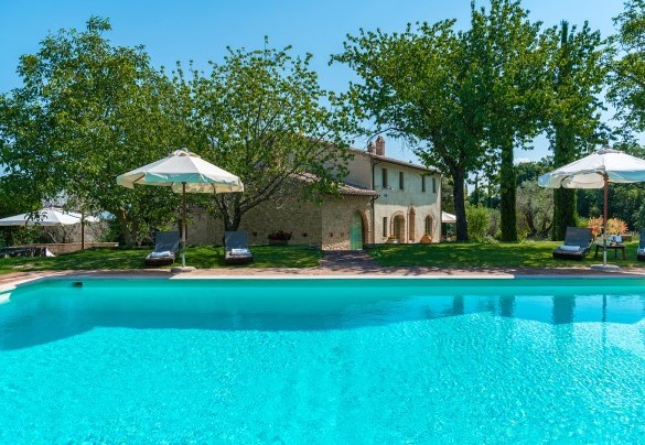 The pool is located just a few meters away in a splendid panoramic position overlooking the Tuscan hills - San Francesco