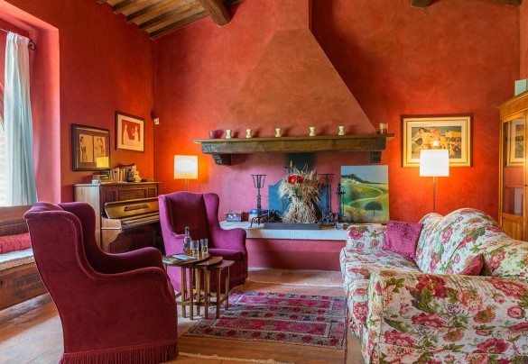 The living room with a piano and ornamental fireplace - San Francesco