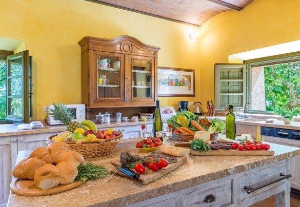 The rustic-style kitchen is fully equipped - San Francesco
