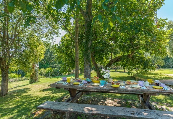 The characteristic wooden table in the garden - San Francesco