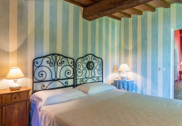The ground floor double bedroom with en-suite bathroom - San Francesco