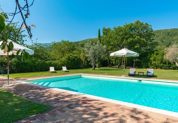 The pool is located just a few meters away in a splendid panoramic position overlooking the Tuscan hills - San Francesco