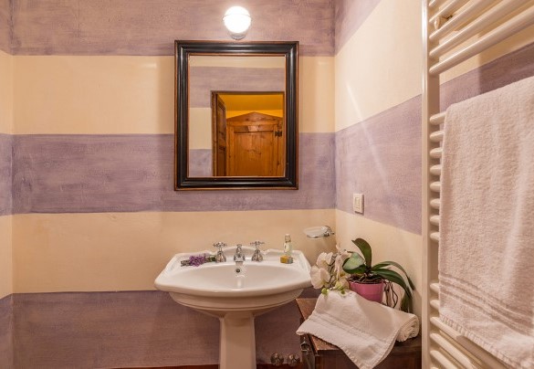 En-suite bathroom with a shower - San Francesco