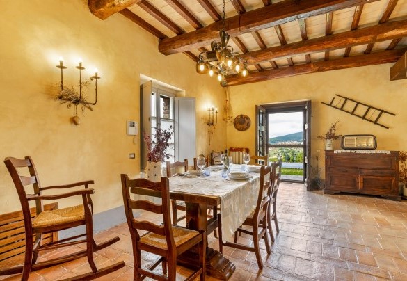 The dining table in the bright living room - San Rocco