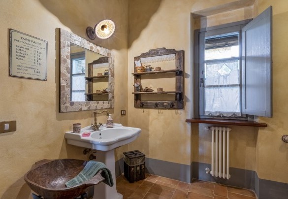 Bathroom with shower n.3 at the ground floor - San Rocco