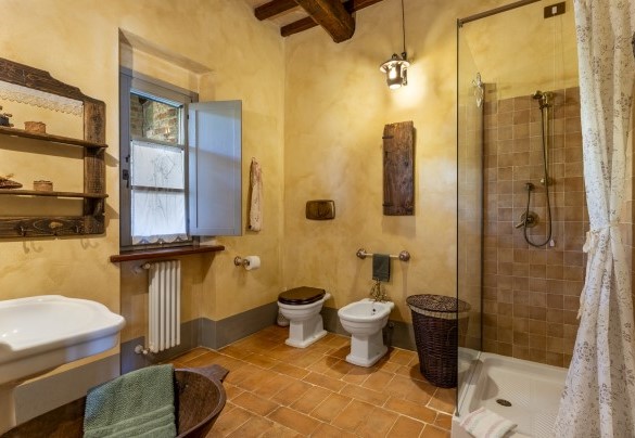 Bathroom with shower n.3 at the ground floor - San Rocco