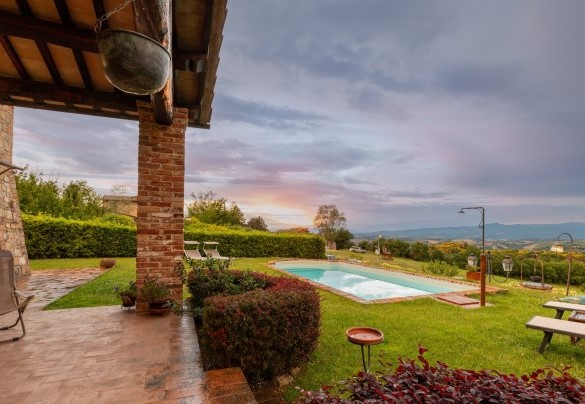 The private pool surrounded by greenery at the sunset - San Rocco
