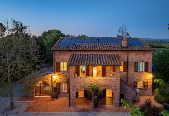 The farmhouse is arranged over two floors and divided into two independent units - Sangiovese