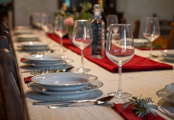 Fully set dining table - Sangiovese