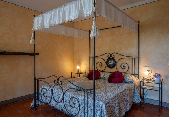 Double bedroom no. 5 on the first floor (unit 1) - Sangiovese