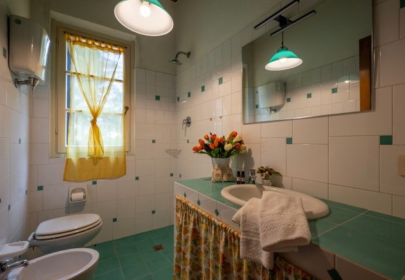 Guest bathroom on the ground floor (unit 1) - Sangiovese