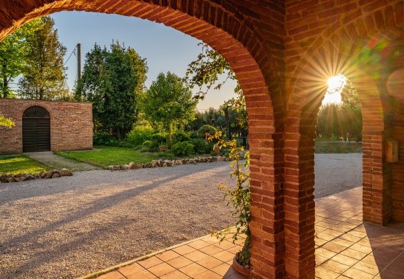 The portico with the entrances to the two units - Sangiovese