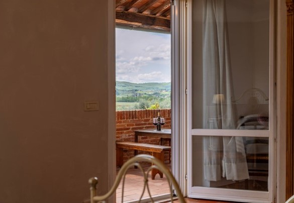 Double bedroom no. 4 with direct access to the portico - Sangiovese