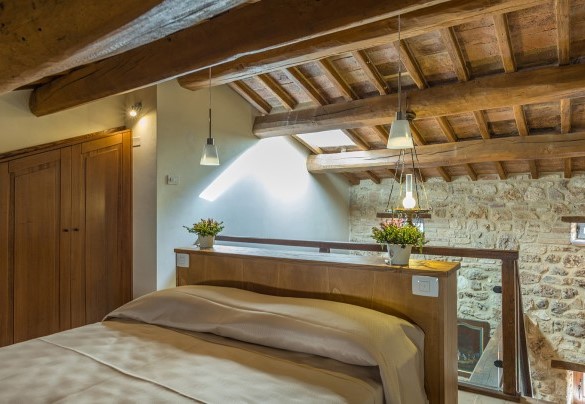 Double bedroom on the first floor (with bed on the mezzanine) - Santa Illuminata