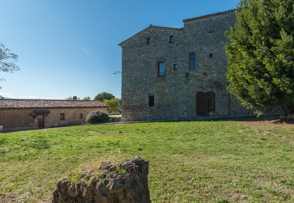 Clad externally and internally in antique exposed stone - Santa Illuminata