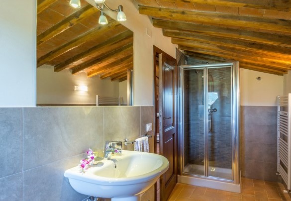Bagno en suite con doccia al primo piano - Santa Illuminata 