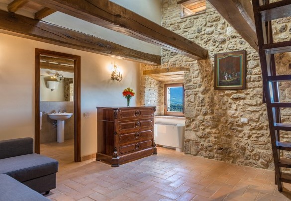 Double bedroom on the first floor (with bed on the mezzanine) - Santa Illuminata