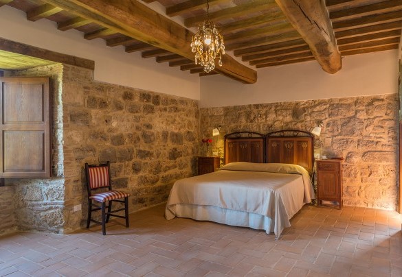 Double bedroom on the first floor - Santa Illuminata   