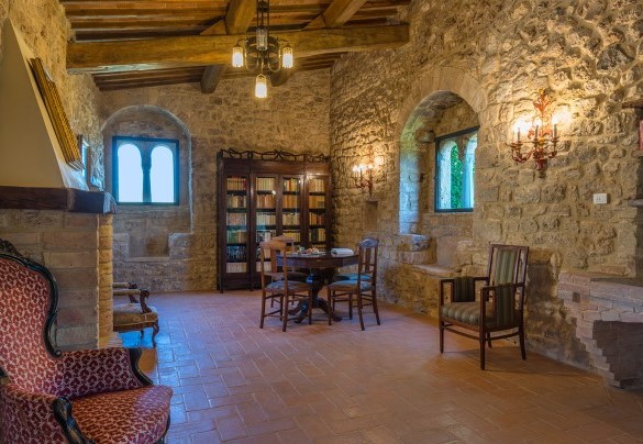 Large sitting room (this is the oldest room of the Abbey) on the first floor - Santa Illuminata 