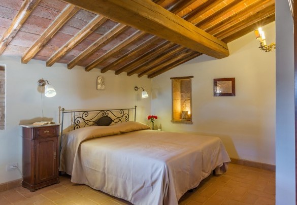 Camera matrimoniale, con accesso indipendente solo dall’esterno, al primo piano - Santa Illuminata   