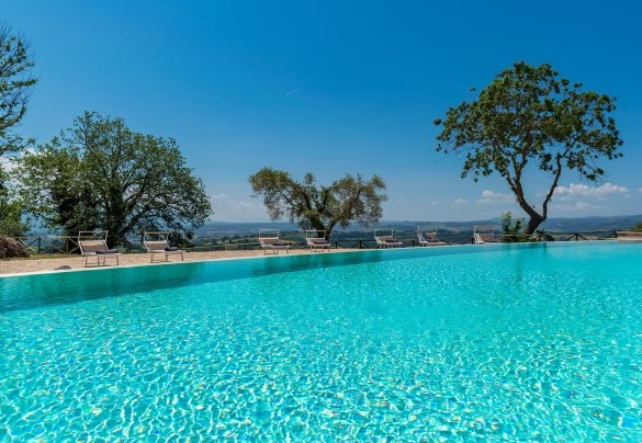 The pool is located within the park - Santa Illuminata