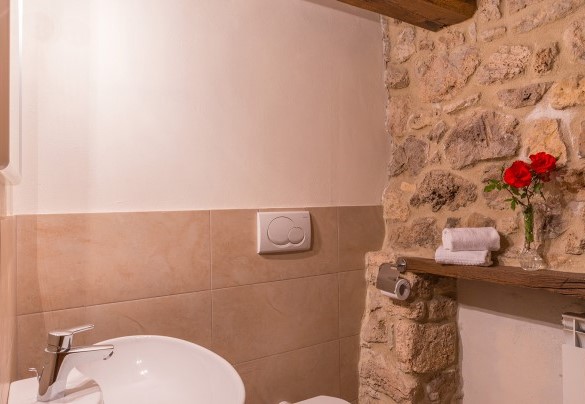 Service bathroom in the basement - Santa Illuminata