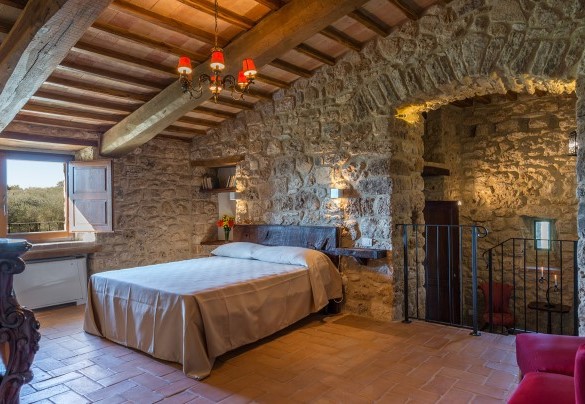 Double bedroom on the first floor - Santa Illuminata