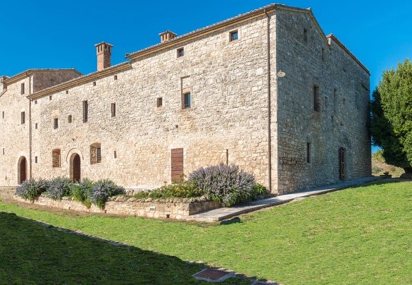 The estate in which the house lies extends for about 37 hectares - Santa Illuminata 