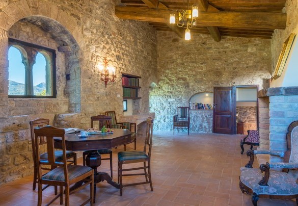 Large sitting room (this is the oldest room of the Abbey) on the first floor - Santa Illuminata 