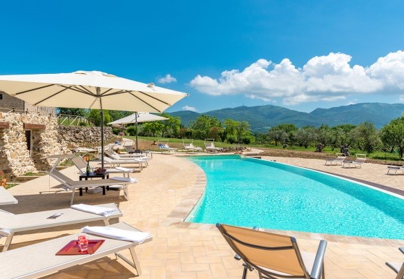 The property is situated on the gentle hills near Todi e Massa Martana - Santa Illuminata 