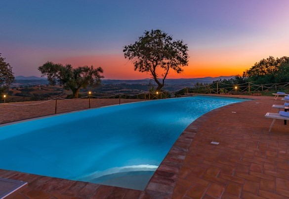 The swimming pool with breathtaking views - Santa Illuminata