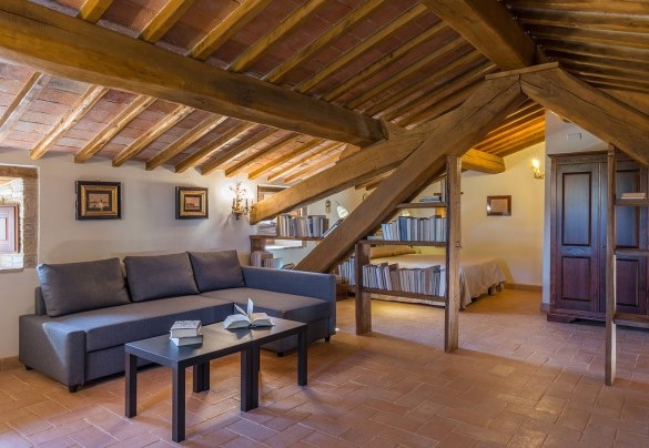 Camera matrimoniale, con accesso indipendente solo dall’esterno, al primo piano - Santa Illuminata   