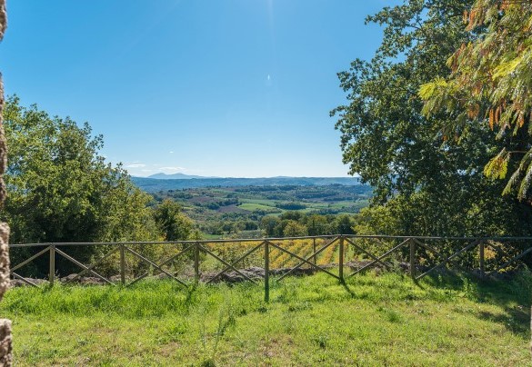 Panoramic glimpse towards the green Umbrian hills - Santa Illuminata