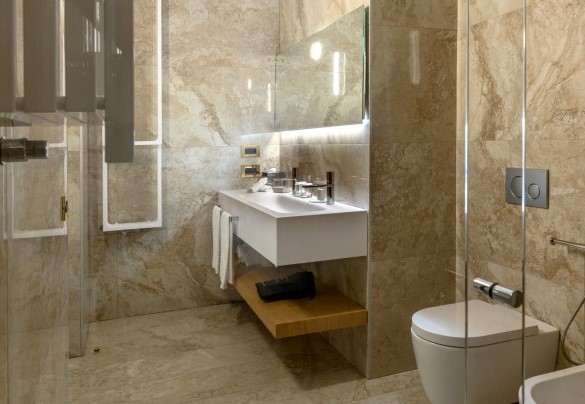 Bagno en suite n. 2 con doccia al primo piano – Santa Maria Maddalena