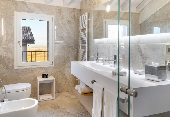 Bagno ensuite n. 5 con doccia al primo piano – Santa Maria Maddalena