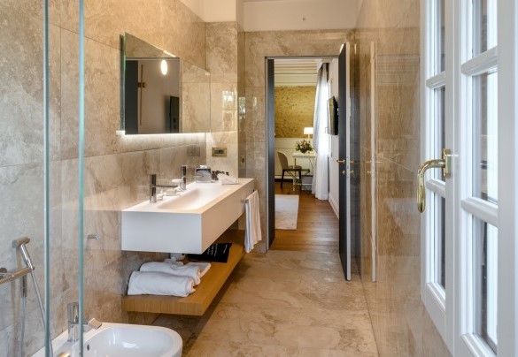 Bagno en suite n. 3 con doccia al primo piano – Santa Maria Maddalena
