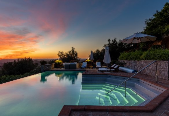 Amazing sunsets from the infinity pool - Scandelaia