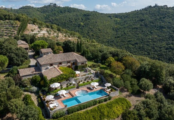 Just under 40 hectares of land delimit the immense spaces of this estate - Scandelaia